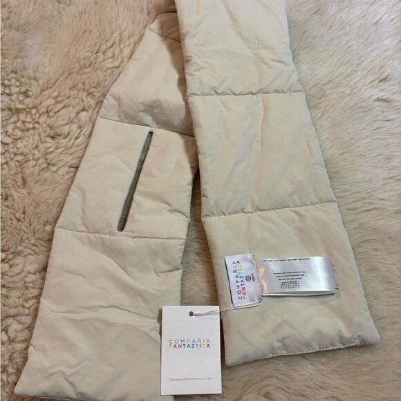 COMPANIA FANTASTICA Puffer Scarf in Stone / Off White - Picture 6 of 6